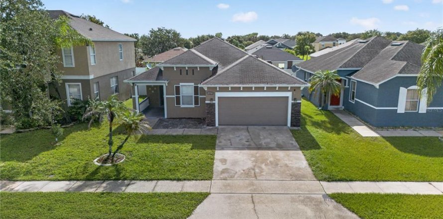 House in Kissimmee, Florida 3 bedrooms, 153.75 sq.m. № 2217361