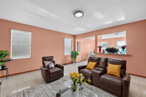 Villa ou maison à vendre à Kissimmee, Floride: 3 chambres, 153.75 m2 № 2217361 - photo 3