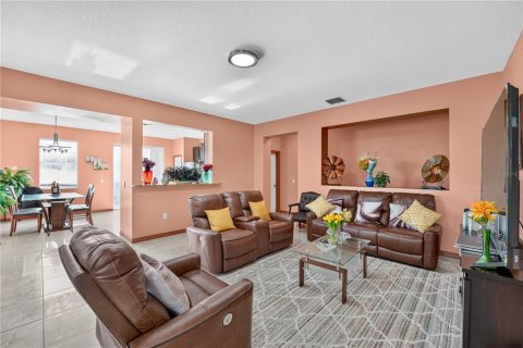 Villa ou maison à vendre à Kissimmee, Floride: 3 chambres, 153.75 m2 № 2217361 - photo 2