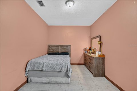 Villa ou maison à vendre à Kissimmee, Floride: 3 chambres, 153.75 m2 № 2217361 - photo 16