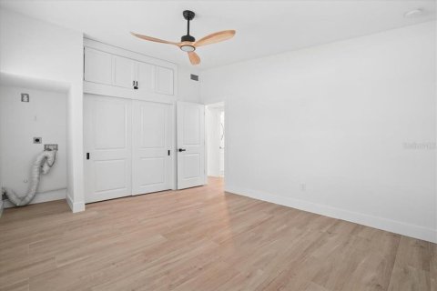 House in Saint Petersburg, Florida 3 bedrooms, 141.21 sq.m. № 2201163 - photo 11