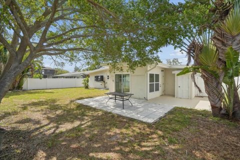 House in Saint Petersburg, Florida 3 bedrooms, 141.21 sq.m. № 2201163 - photo 23