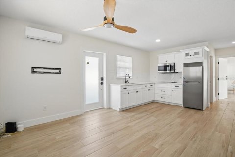 House in Saint Petersburg, Florida 3 bedrooms, 141.21 sq.m. № 2201163 - photo 15