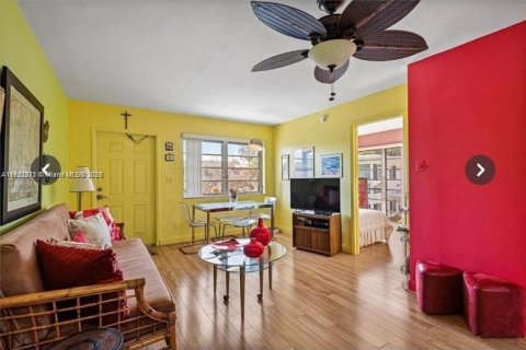 Condominio en alquiler en Fort Lauderdale, Florida, 2 dormitorios, 55.74 m2 № 1937697 - foto 2