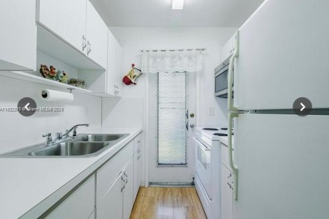 Condo in Fort Lauderdale, Florida, 2 bedrooms  № 1937697 - photo 5