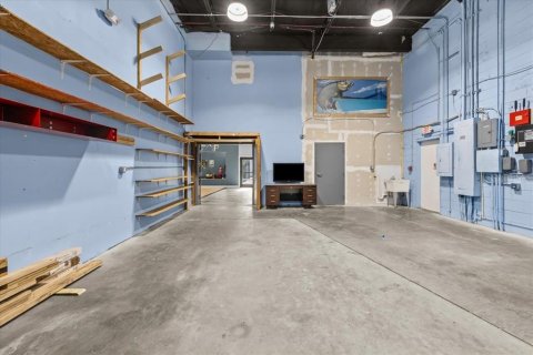 Propiedad comercial en alquiler en Saint Petersburg, Florida № 1759823 - foto 11