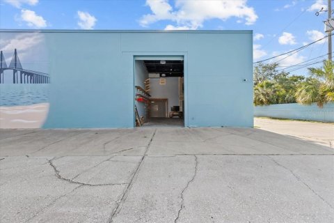 Propiedad comercial en alquiler en Saint Petersburg, Florida № 1759823 - foto 1