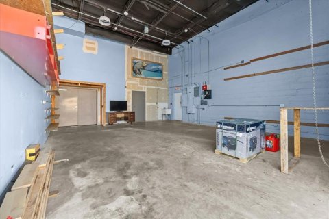 Propiedad comercial en alquiler en Saint Petersburg, Florida № 1759823 - foto 10