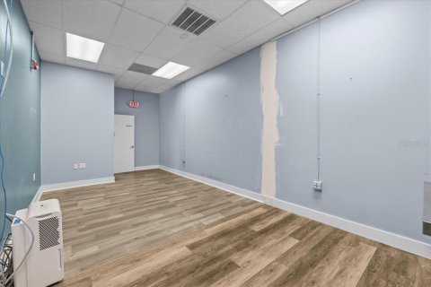 Propiedad comercial en alquiler en Saint Petersburg, Florida № 1759823 - foto 13