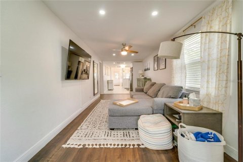 Casa en venta en Orlando, Florida, 4 dormitorios, 131.92 m2 № 2107739 - foto 9