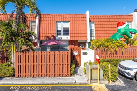 Condominio en Miami, Florida, 3 dormitorios  № 2365877