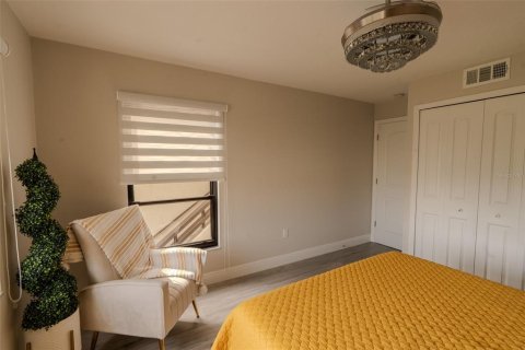 Condo in Tierra Verde, Florida, 2 bedrooms № 2221186 - photo 24