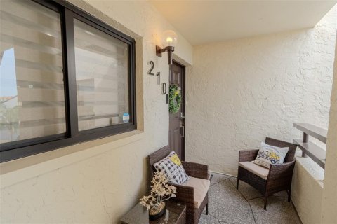 Condo in Tierra Verde, Florida, 2 bedrooms № 2221186 - photo 4