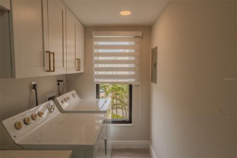 Condo in Tierra Verde, Florida, 2 bedrooms № 2221186 - photo 26