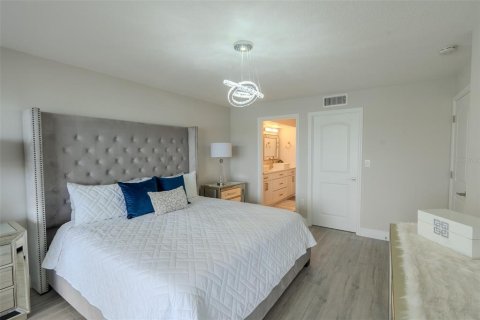 Condo in Tierra Verde, Florida, 2 bedrooms № 2221186 - photo 30