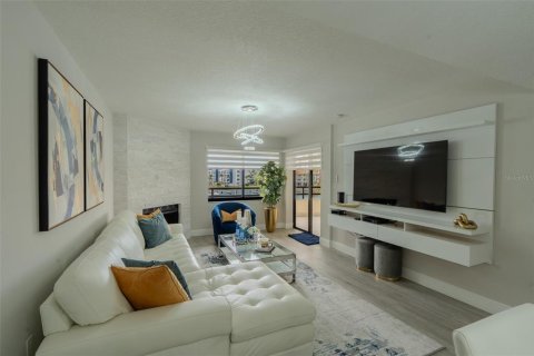 Condo in Tierra Verde, Florida, 2 bedrooms № 2221186 - photo 14