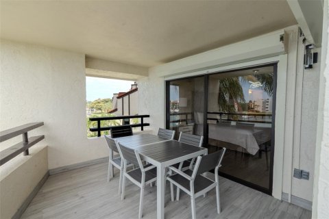 Condo in Tierra Verde, Florida, 2 bedrooms № 2221186 - photo 19