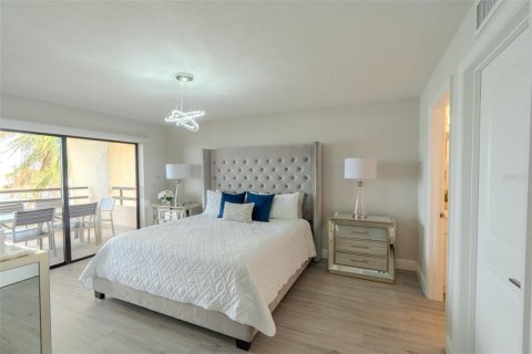 Condo in Tierra Verde, Florida, 2 bedrooms № 2221186 - photo 29