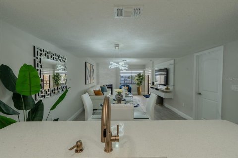 Condo in Tierra Verde, Florida, 2 bedrooms № 2221186 - photo 12