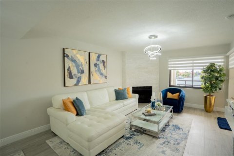 Condo in Tierra Verde, Florida, 2 bedrooms № 2221186 - photo 15
