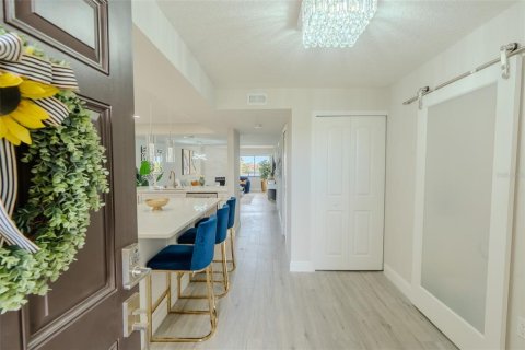 Condo in Tierra Verde, Florida, 2 bedrooms № 2221186
