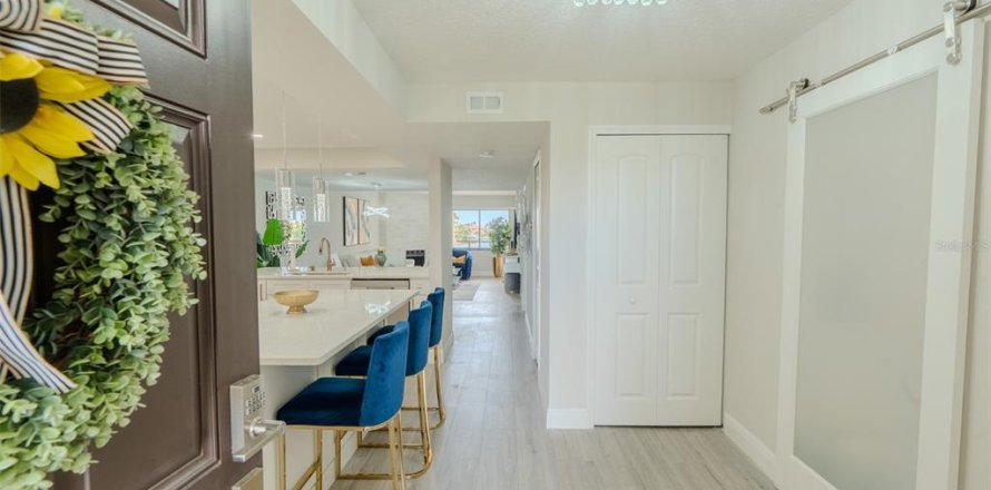 Condo in Tierra Verde, Florida, 2 bedrooms № 2221186