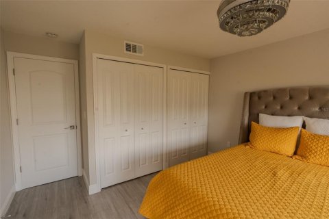 Condo in Tierra Verde, Florida, 2 bedrooms № 2221186 - photo 25