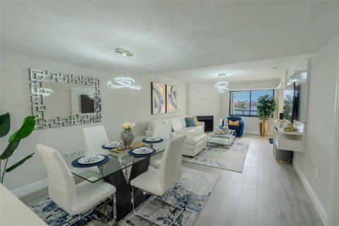 Condo in Tierra Verde, Florida, 2 bedrooms № 2221186 - photo 13