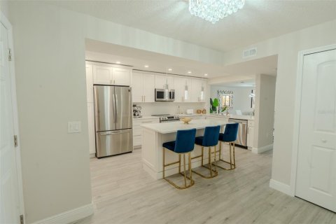 Condo in Tierra Verde, Florida, 2 bedrooms № 2221186 - photo 5