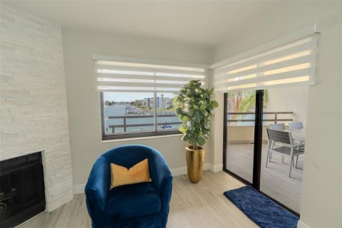 Condo in Tierra Verde, Florida, 2 bedrooms № 2221186 - photo 16