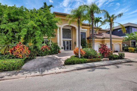 House in Fort Lauderdale, Florida 5 bedrooms, 557.04 sq.m. № 1942150 - photo 4