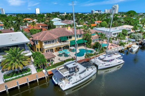 House in Fort Lauderdale, Florida 5 bedrooms, 557.04 sq.m. № 1942150 - photo 1