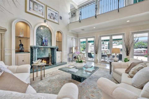 House in Fort Lauderdale, Florida 5 bedrooms, 557.04 sq.m. № 1942150 - photo 11