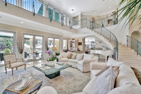 House in Fort Lauderdale, Florida 5 bedrooms, 557.04 sq.m. № 1942150 - photo 12
