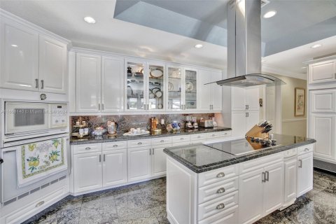 House in Fort Lauderdale, Florida 5 bedrooms, 557.04 sq.m. № 1942150 - photo 30
