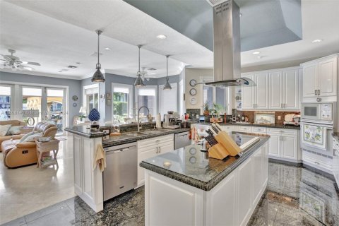 House in Fort Lauderdale, Florida 5 bedrooms, 557.04 sq.m. № 1942150 - photo 27