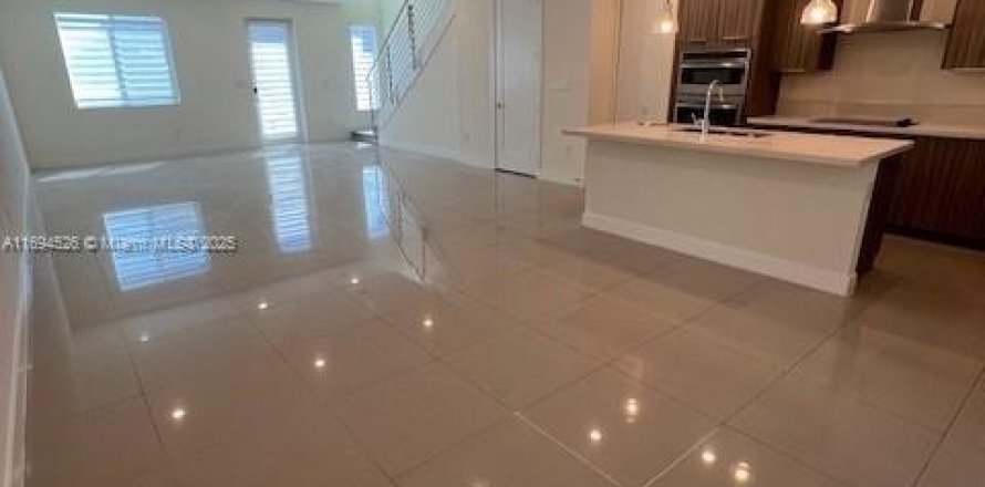 Townhouse in LANDMARK in Doral, Florida 3 bedrooms, 151.24 sq.m. № 1977886