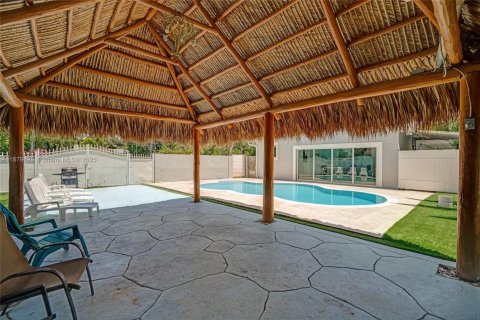 Casa en alquiler en Miami, Florida, 4 dormitorios, 204.38 m2 № 1928808 - foto 10