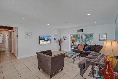 Casa en alquiler en Miami, Florida, 4 dormitorios, 204.38 m2 № 1928808 - foto 23