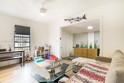 Casa en venta en Riviera Beach, Florida, 2 dormitorios, 52.03 m2 № 1999775 - foto 14