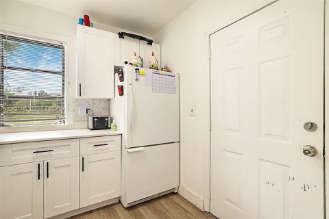 Casa en venta en Riviera Beach, Florida, 2 dormitorios, 52.03 m2 № 1999775 - foto 11