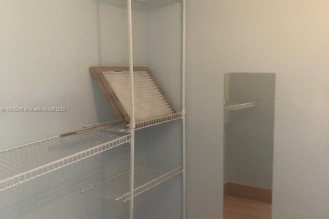 Condo in Miami, Florida, 2 bedrooms  № 1950424 - photo 6