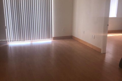 Condo in Miami, Florida, 2 bedrooms  № 1950424 - photo 3