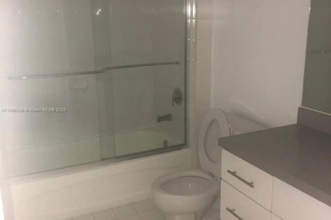 Condo in Miami, Florida, 2 bedrooms  № 1950424 - photo 5