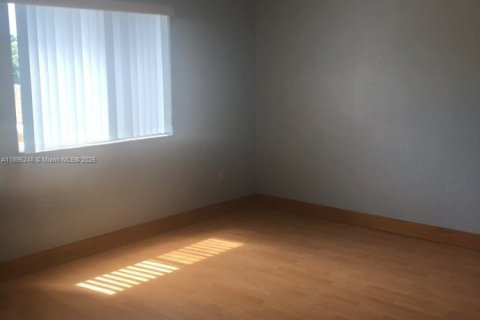 Condo in Miami, Florida, 2 bedrooms  № 1950424 - photo 7