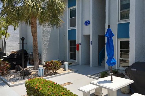 Condo in Madeira Beach, Florida, 2 bedrooms  № 1679434 - photo 5
