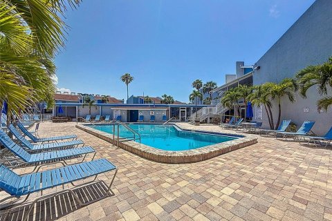 Condo in Madeira Beach, Florida, 2 bedrooms  № 1679434 - photo 29