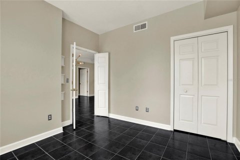 Condo in Tampa, Florida, 2 bedrooms № 2150227 - photo 17
