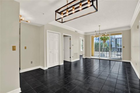 Condo in Tampa, Florida, 2 bedrooms № 2150227 - photo 9