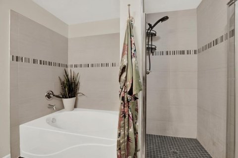 Condo in Tampa, Florida, 2 bedrooms № 2150227 - photo 23